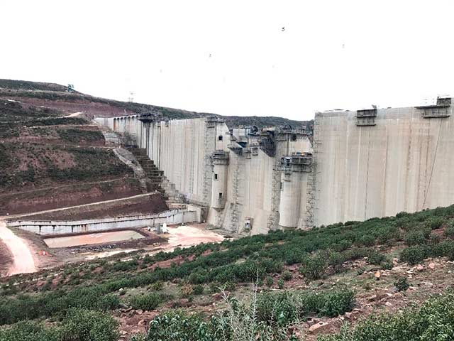 Presa de gravedad (Fuente. EADIC)