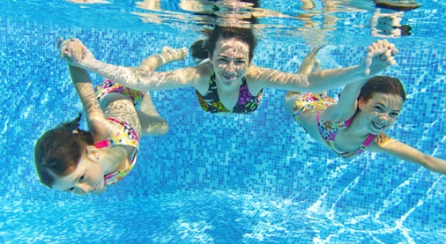 Garantizar la calidad del agua de las piscinas, fundamental para disfrutar  de ellas en verano | iAgua