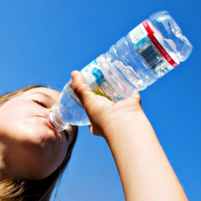 Por qué necesitamos beber suficiente agua? | iAgua