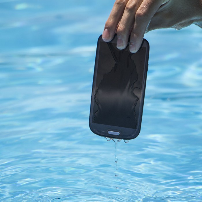 Qué hacer si tu móvil se cae al agua? | iAgua