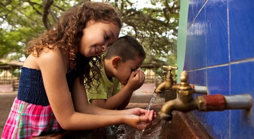 " inversión agua y saneamiento Quito asciende 825 millones dólares 10 años"