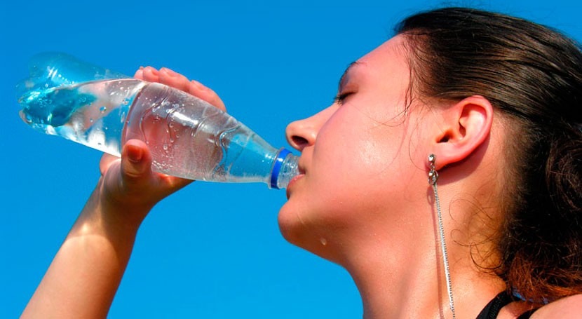 Beber agua, un hábito saludable