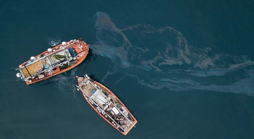 limpieza vertido petróleo, contaminación puede perdurar agua